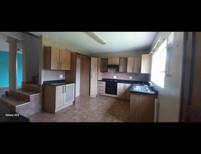 2 BEDROOM DUPLEX FOR SALE IN VANDERBIJLPARK SE 4